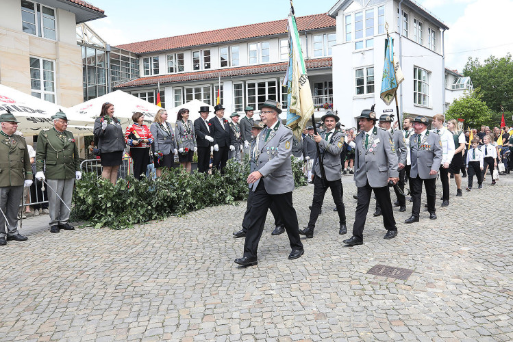 So klang das Gifhorner Schützenfest aus: Der Sonntag mit dem großen Umzug lockte zahlreiche Gifhorner Vereine auf die Straße