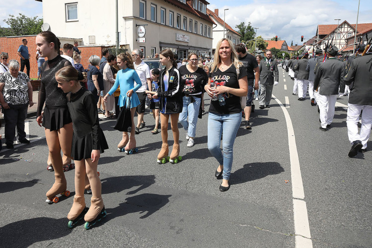 So klang das Gifhorner Schützenfest aus: Der Sonntag mit dem großen Umzug lockte zahlreiche Gifhorner Vereine auf die Straße