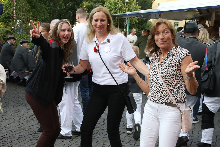 So klang das Gifhorner Schützenfest aus: Der Sonntag mit dem großen Umzug lockte zahlreiche Gifhorner Vereine auf die Straße