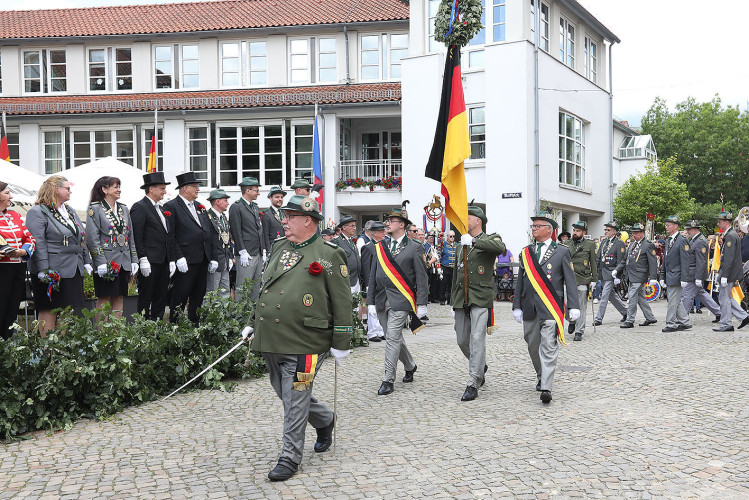 So klang das Gifhorner Schützenfest aus: Der Sonntag mit dem großen Umzug lockte zahlreiche Gifhorner Vereine auf die Straße