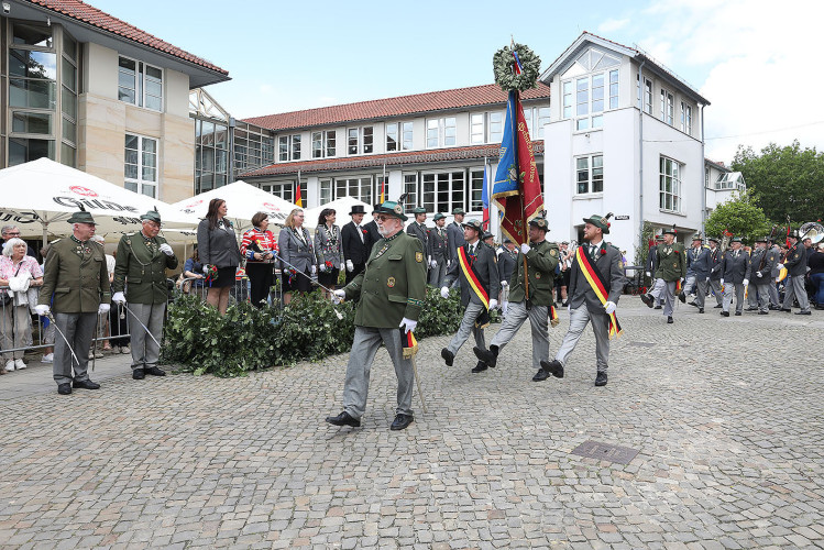 So klang das Gifhorner Schützenfest aus: Der Sonntag mit dem großen Umzug lockte zahlreiche Gifhorner Vereine auf die Straße