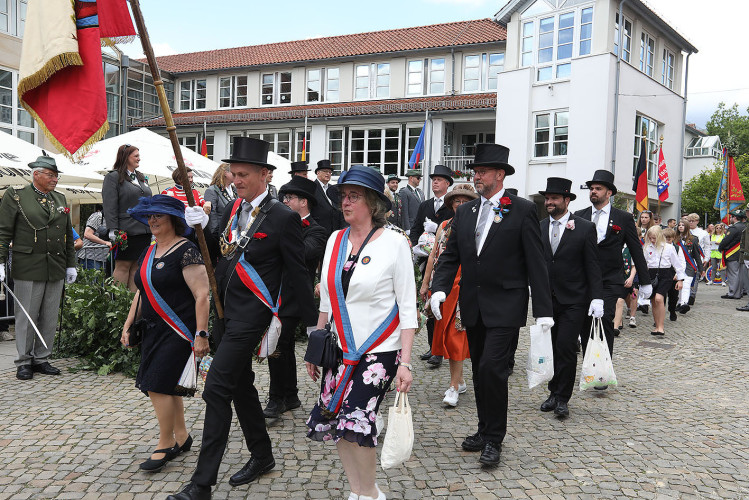 So klang das Gifhorner Schützenfest aus: Der Sonntag mit dem großen Umzug lockte zahlreiche Gifhorner Vereine auf die Straße