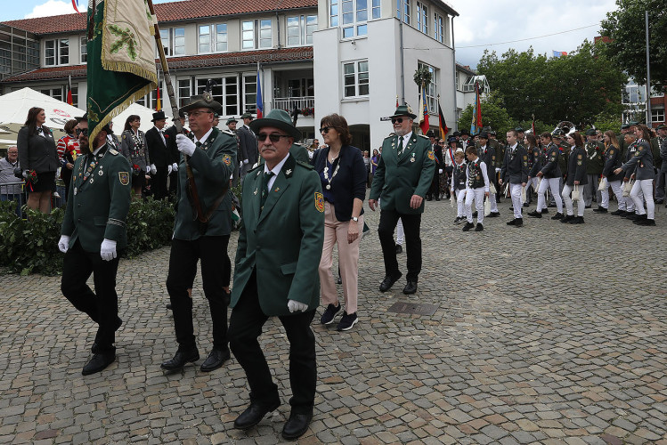 So klang das Gifhorner Schützenfest aus: Der Sonntag mit dem großen Umzug lockte zahlreiche Gifhorner Vereine auf die Straße