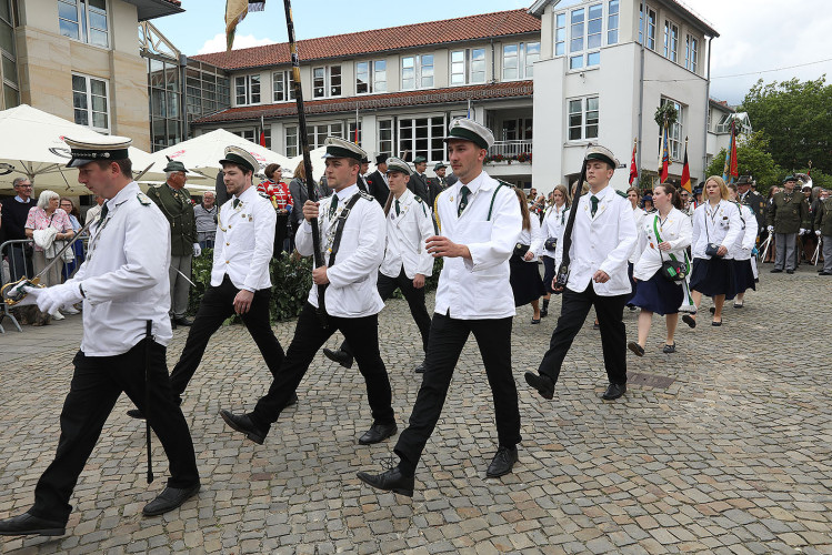 So klang das Gifhorner Schützenfest aus: Der Sonntag mit dem großen Umzug lockte zahlreiche Gifhorner Vereine auf die Straße