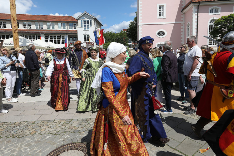 So klang das Gifhorner Schützenfest aus: Der Sonntag mit dem großen Umzug lockte zahlreiche Gifhorner Vereine auf die Straße