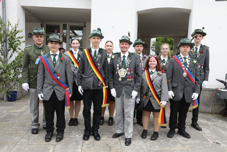 So klang das Gifhorner Schützenfest aus: Der Sonntag mit dem großen Umzug lockte zahlreiche Gifhorner Vereine auf die Straße