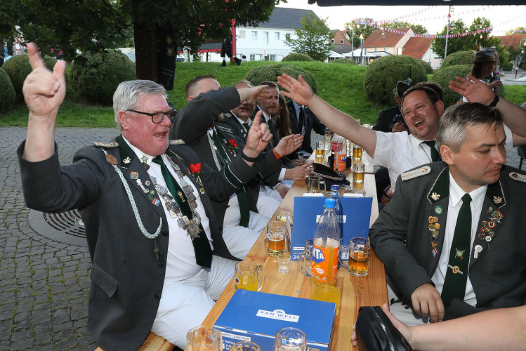 So klang das Gifhorner Schützenfest aus: Der Sonntag mit dem großen Umzug lockte zahlreiche Gifhorner Vereine auf die Straße