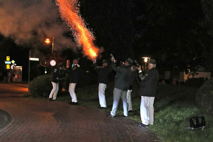 So klang das Gifhorner Schützenfest aus: Der Sonntag mit dem großen Umzug lockte zahlreiche Gifhorner Vereine auf die Straße