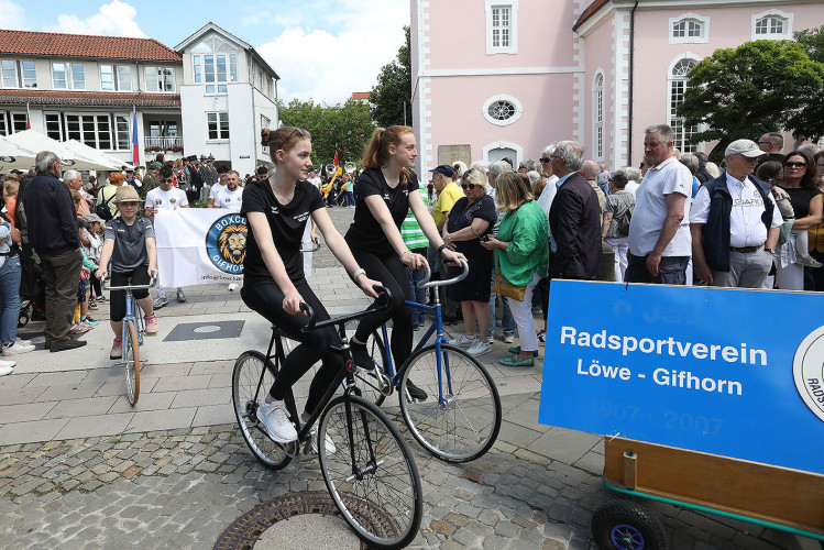 So klang das Gifhorner Schützenfest aus: Der Sonntag mit dem großen Umzug lockte zahlreiche Gifhorner Vereine auf die Straße