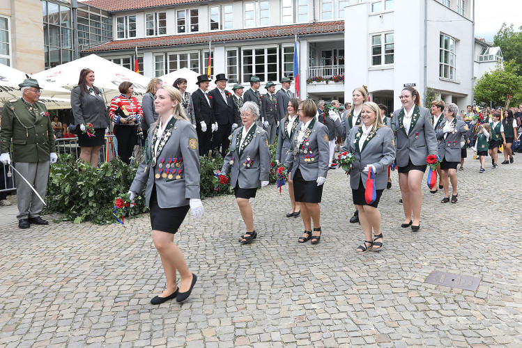 So klang das Gifhorner Schützenfest aus: Der Sonntag mit dem großen Umzug lockte zahlreiche Gifhorner Vereine auf die Straße