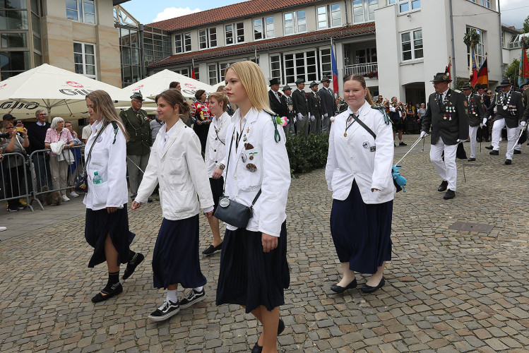 So klang das Gifhorner Schützenfest aus: Der Sonntag mit dem großen Umzug lockte zahlreiche Gifhorner Vereine auf die Straße