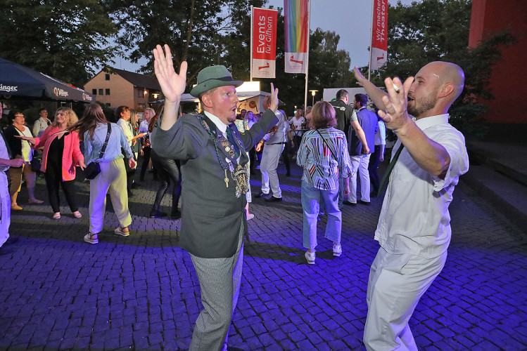 So klang das Gifhorner Schützenfest aus: Der Sonntag mit dem großen Umzug lockte zahlreiche Gifhorner Vereine auf die Straße