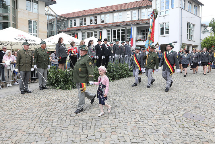 So klang das Gifhorner Schützenfest aus: Der Sonntag mit dem großen Umzug lockte zahlreiche Gifhorner Vereine auf die Straße