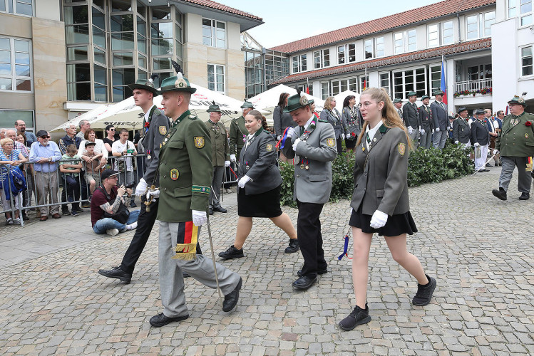 So klang das Gifhorner Schützenfest aus: Der Sonntag mit dem großen Umzug lockte zahlreiche Gifhorner Vereine auf die Straße