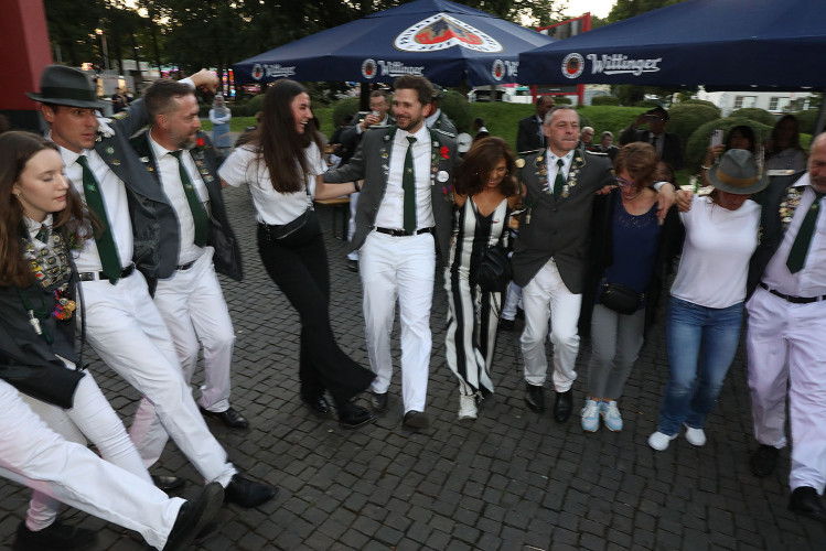 So klang das Gifhorner Schützenfest aus: Der Sonntag mit dem großen Umzug lockte zahlreiche Gifhorner Vereine auf die Straße