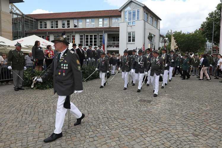 So klang das Gifhorner Schützenfest aus: Der Sonntag mit dem großen Umzug lockte zahlreiche Gifhorner Vereine auf die Straße