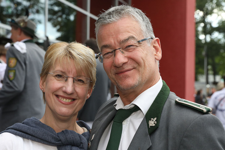 So klang das Gifhorner Schützenfest aus: Der Sonntag mit dem großen Umzug lockte zahlreiche Gifhorner Vereine auf die Straße