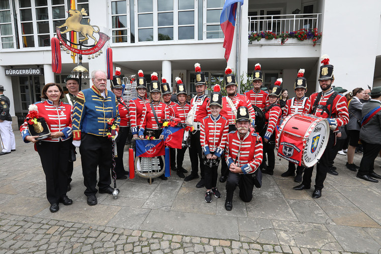 So klang das Gifhorner Schützenfest aus: Der Sonntag mit dem großen Umzug lockte zahlreiche Gifhorner Vereine auf die Straße