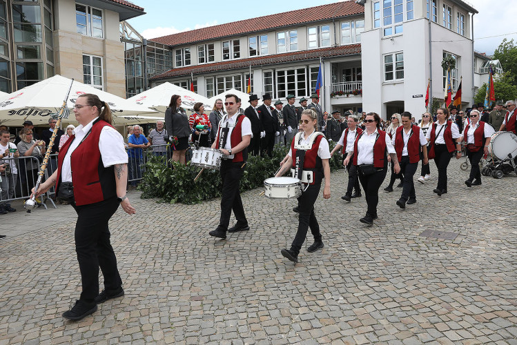 So klang das Gifhorner Schützenfest aus: Der Sonntag mit dem großen Umzug lockte zahlreiche Gifhorner Vereine auf die Straße