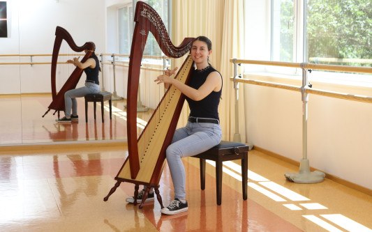 So klangvoll wie ein ganzes Orchester: Musikschullehrerin Ekaterina Schmidt lehrt die Harfe in Gifhorn und Wittingen