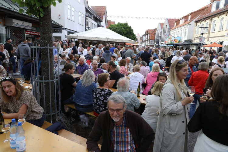 So köstlich war Euer Weinfest in Gifhorns Innenstadt – KURT zeigt die schönsten Bilder