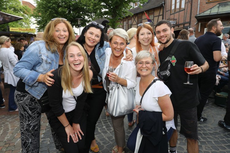 So köstlich war Euer Weinfest in Gifhorns Innenstadt – KURT zeigt die schönsten Bilder