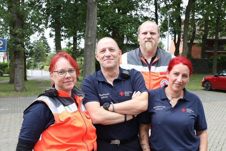 So schön bunt ist unsere Stadt: Hunderte Personen laufen beim CSD durch Gifhorn