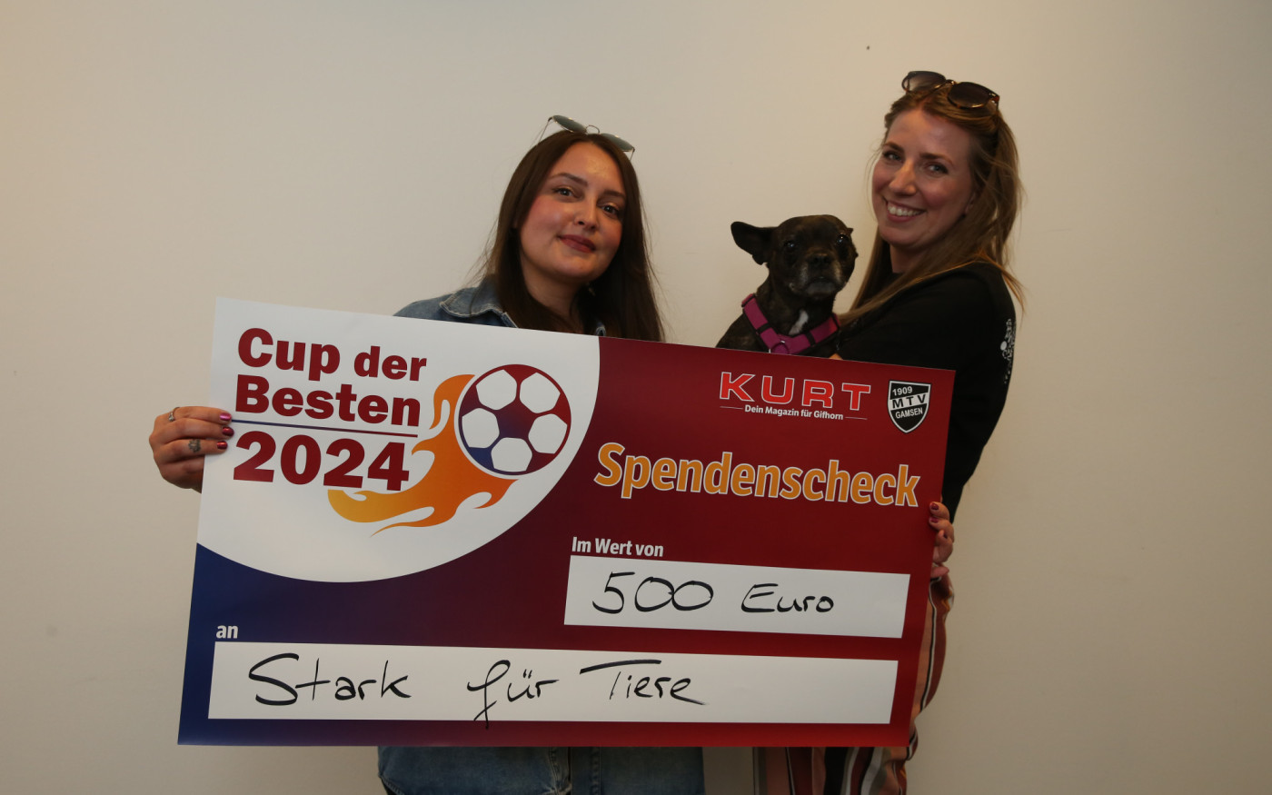 Spende durch den Cup der Besten: Der Verein Stark für Tiere freut sich über 500 Euro