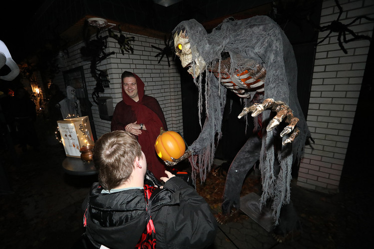 Spinnenweben, Zombies und Hexenkunst: KURT zeigt Euch, wo sich an Halloween im Landkreis Gifhorn gegruselt wurde