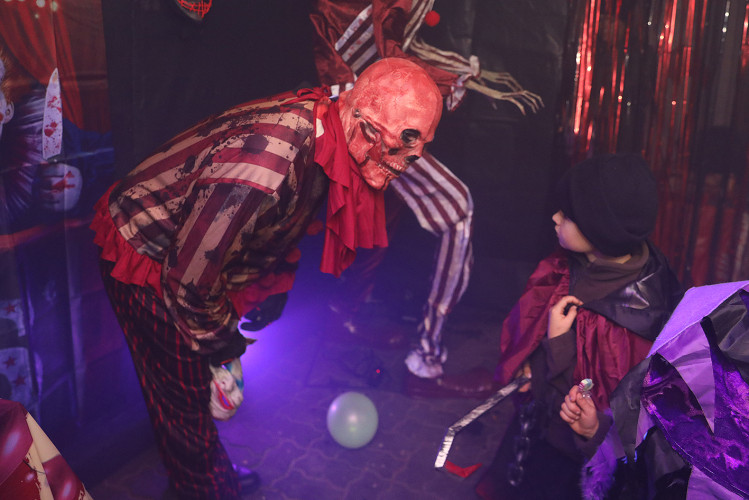 Spinnenweben, Zombies und Hexenkunst: KURT zeigt Euch, wo sich an Halloween im Landkreis Gifhorn gegruselt wurde