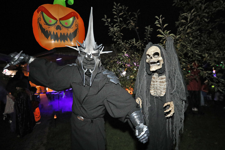 Spinnenweben, Zombies und Hexenkunst: KURT zeigt Euch, wo sich an Halloween im Landkreis Gifhorn gegruselt wurde