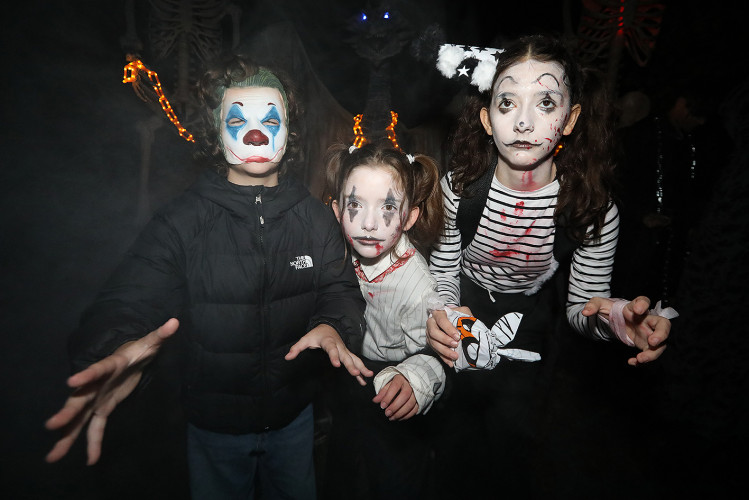 Spinnenweben, Zombies und Hexenkunst: KURT zeigt Euch, wo sich an Halloween im Landkreis Gifhorn gegruselt wurde