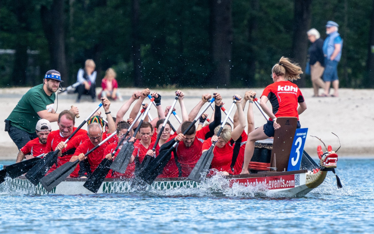 Sport am Tankumsee: Sommer-Event unterhält mit Drachenbootrennen und Bühnenshows