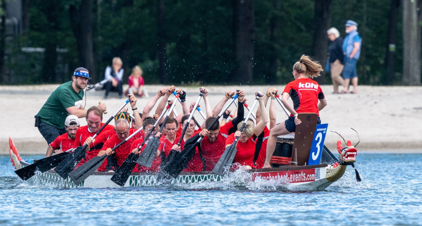 Sport am Tankumsee: Sommer-Event unterhält mit Drachenbootrennen und Bühnenshows