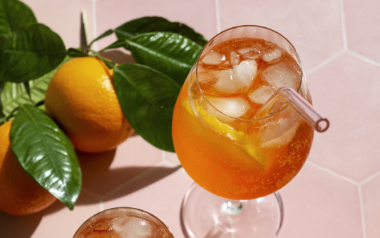 „Spritzig und Heiß“ mit BBQ satt: Am 14. August und 4. September lädt das Morada Hotel Gifhorn zum Spritzgetränke-Event