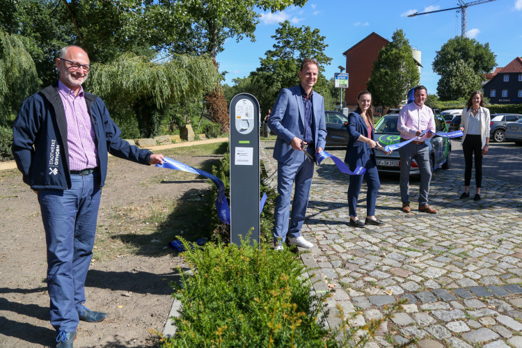 Stadtwerke stellen fünf neue Ladesäulen für Elektroautos in Gifhorn auf