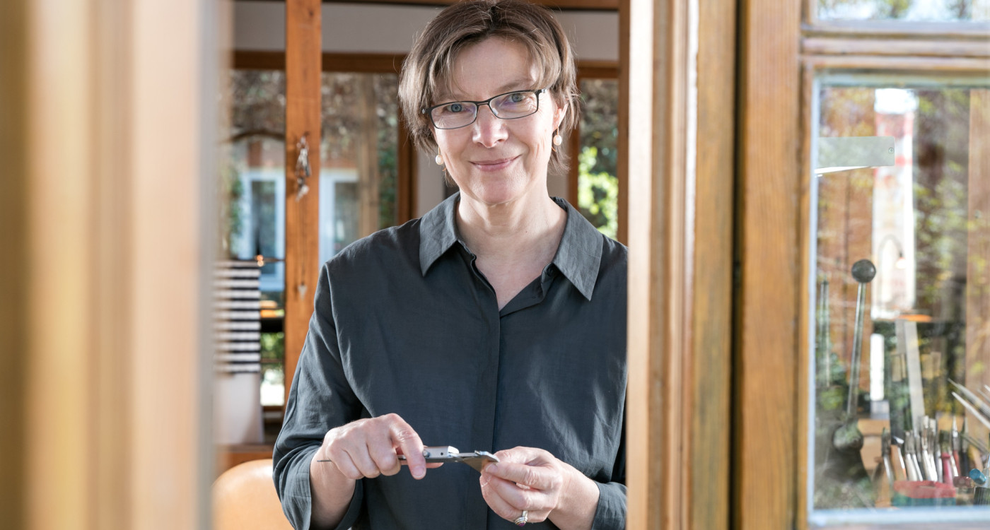 Stillvolle Schmückstücke aus Meisterhand: Weihnachtsgeschenke finden und Glühwein trinken bei KURT-Partnerin Beate Fritz