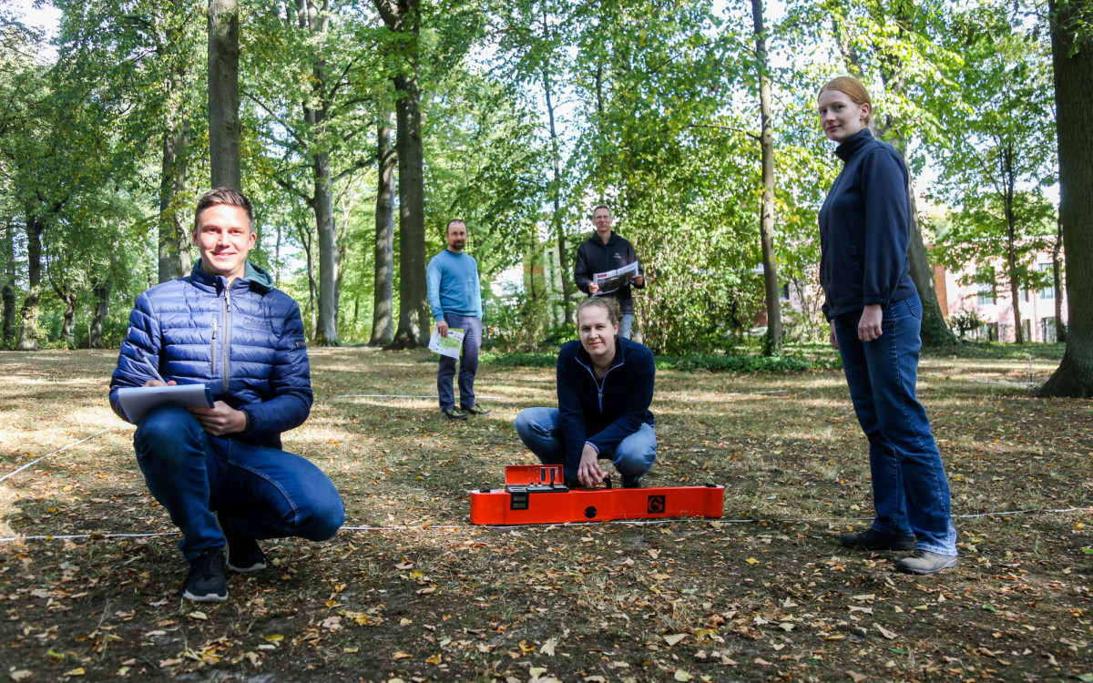 Studenten untersuchen alten Friedhof an Gifhorns Weinberg - und stoßen auf Erstaunliches im Erdreich