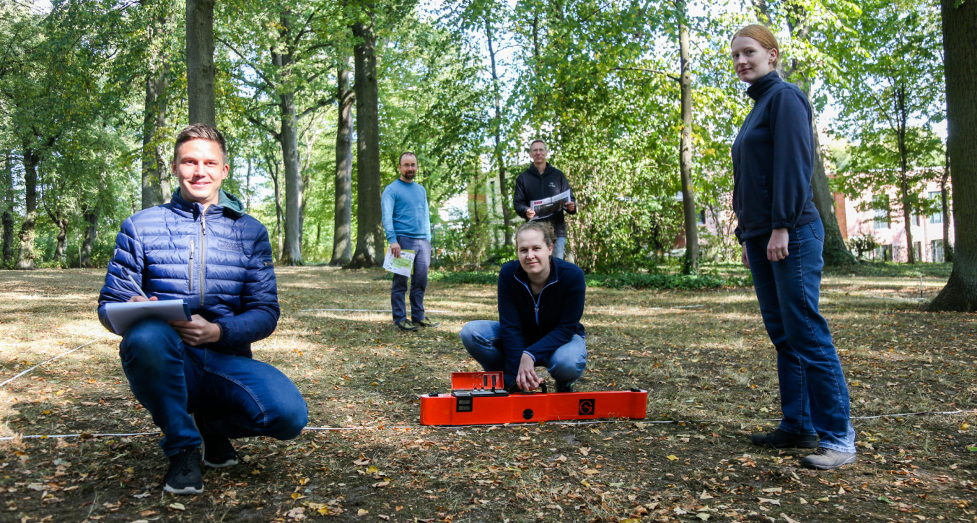 Studenten untersuchen alten Friedhof an Gifhorns Weinberg - und stoßen auf Erstaunliches im Erdreich