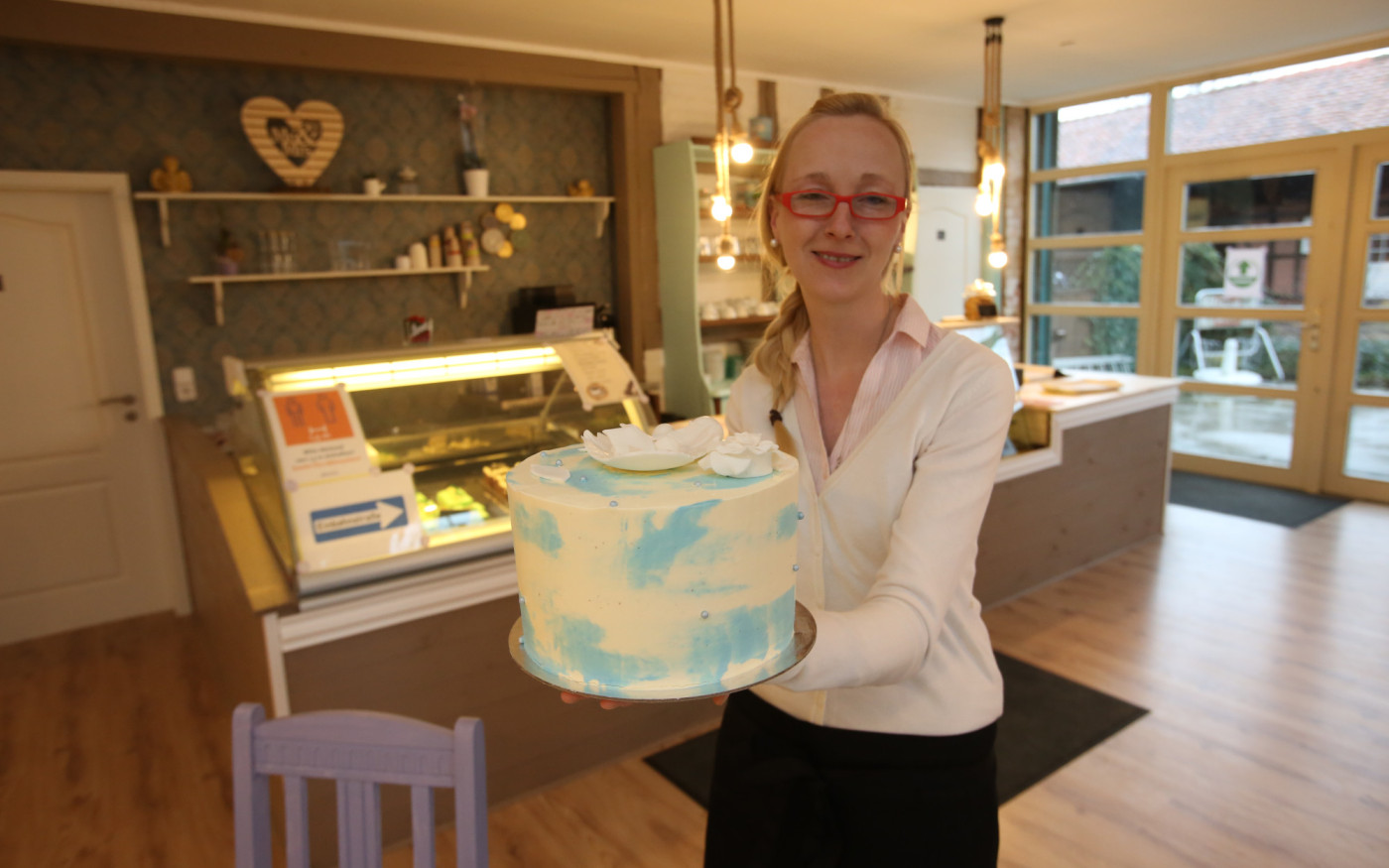 Süße Verführung in Hillerse - Sarah Schütz lockt mit ihren hausgemachten Torten ins neue Café Elsbeth