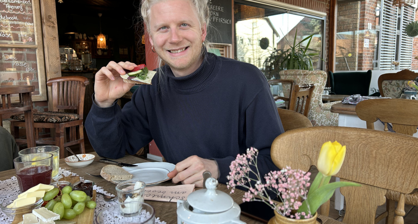Tafeln wie zu besten Zeiten des Biedermeier: Das Kleine Café auf dem Lande in Rethen verzückt beim Gastro-Test
