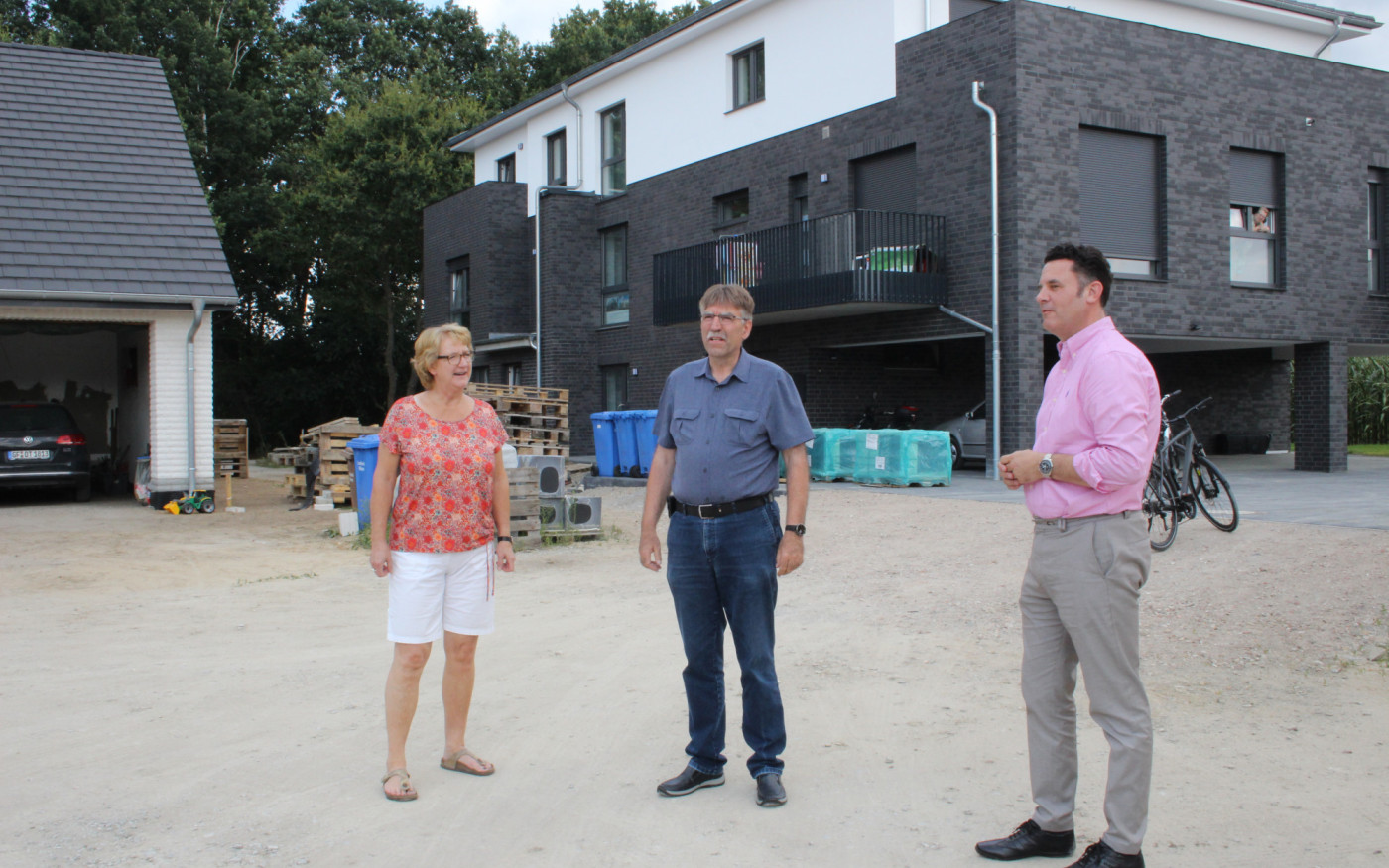 Tag zwei der Sommer-Tour im Video - Gifhorns Bürgermeister Matthias Nerlich besuchte das Neubaugebiet und den Betrieb Fliesen Schacht in Wilsche