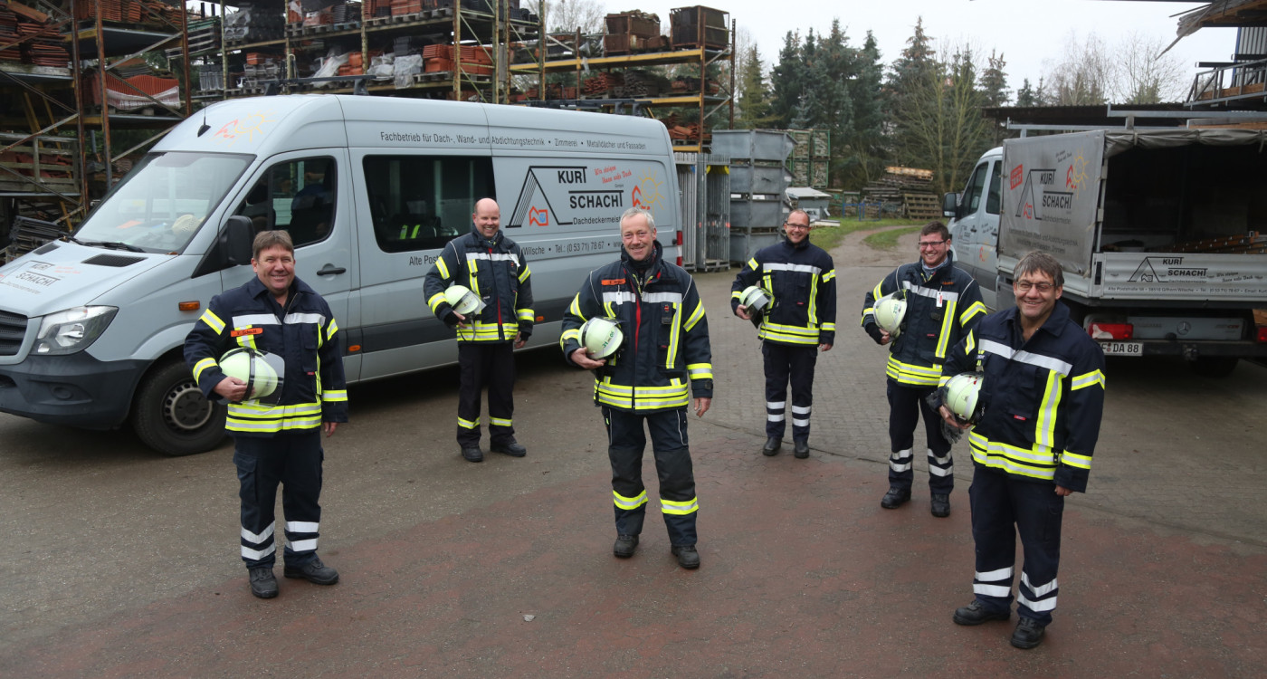 Tatütata – die Dachdecker sind da!  Der Dachdeckermeisterbetrieb Kurt Schacht GmbH vereint Beruf und Ehrenamt