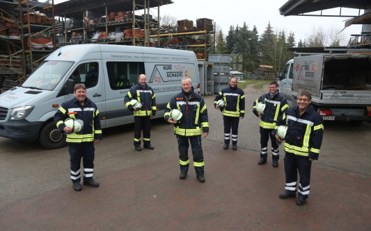 Tatütata – die Dachdecker sind da!  Der Dachdeckermeisterbetrieb Kurt Schacht GmbH vereint Beruf und Ehrenamt