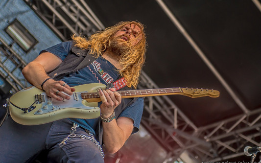Tausche Aktentasche  gegen E-Gitarre - So schaffte es Marc Beierstedt vom Betriebswirt zum Bühnenstar