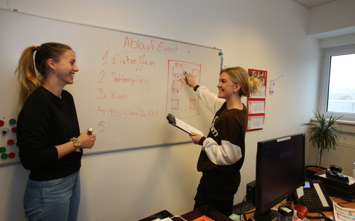 Teamwork und jede Menge Abwechslung: Roth Catering hat für 2022 vier verschiedene Ausbildungsberufe im Angebot