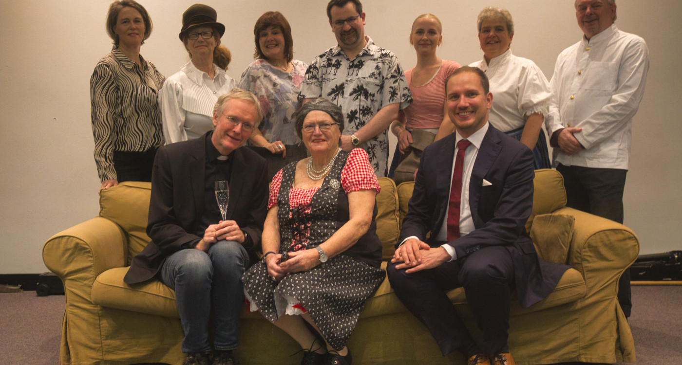 Theaterverein bringt Überraschungsgast mit: Das Projekt „Bühnencafé – Theaterwelt erleben“ ist bei zwei Altstadtfest-Shows dabei