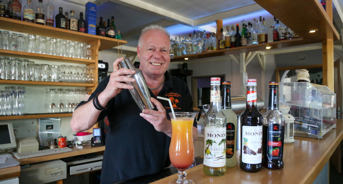 Thommy Hepe begeistert im Malibu mit Kegeln, Cocktails und Fußball satt