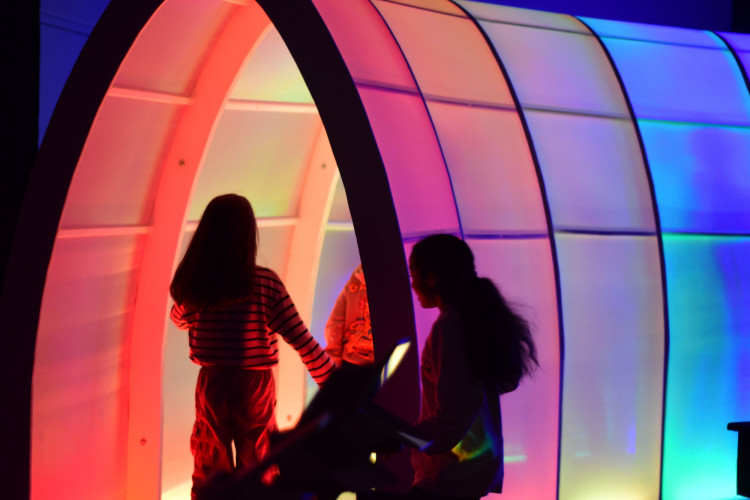Tipp für die Sommerferien: Die Mitmach-Ausstellung „Lichtspiele“ im Historischen Museum Schloss Gifhorn