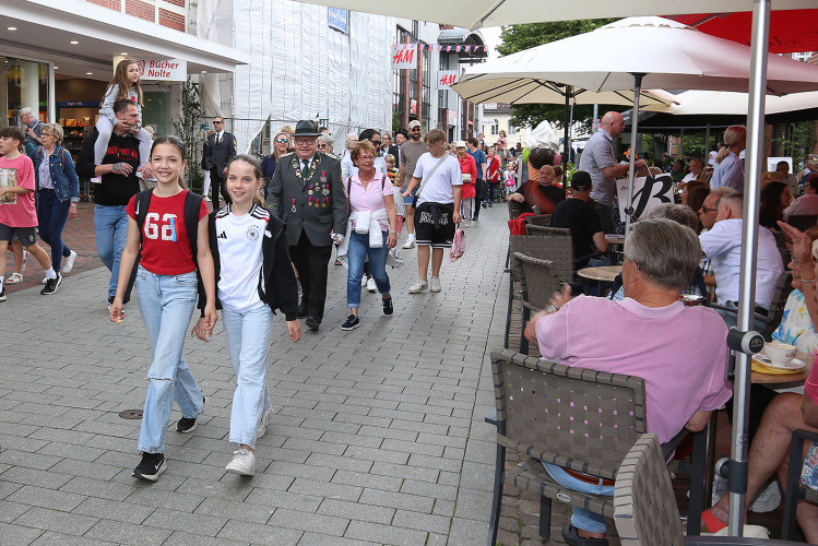 Torwand, Slackline und viel Süßes für die Jüngsten: Das war der Schützenfest-Samstag mit dem großen Kinderschützenfest